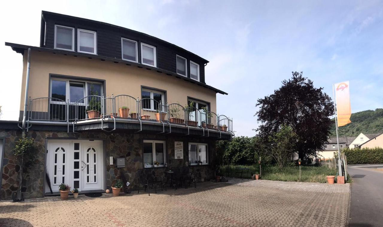 Residenz Moselzauber - Ferienwohnungen Mit Pool Landschaft Ernst Exterior photo